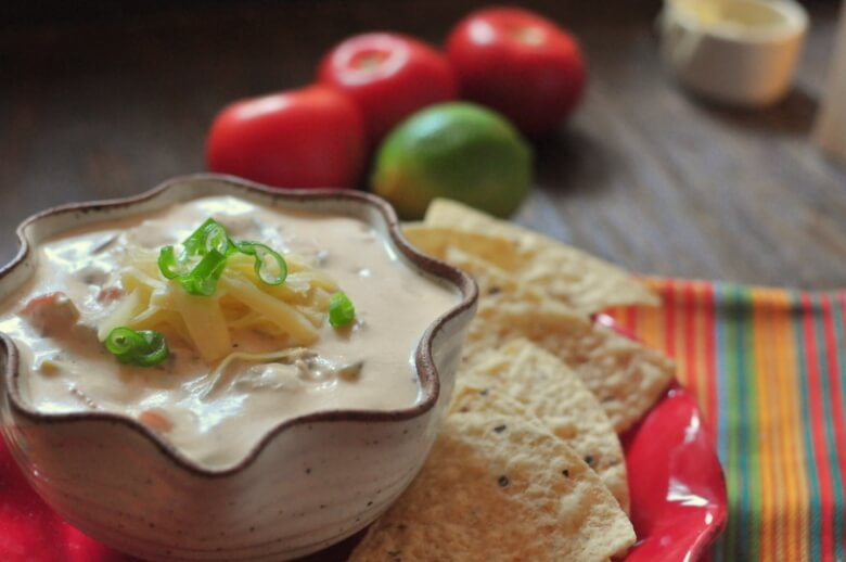 Chile Con Queso Dip Featured Image