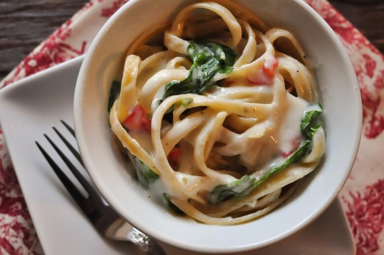 Low-Fat Fettuccine Alfredo Made With Greek Yogurt Featured Image
